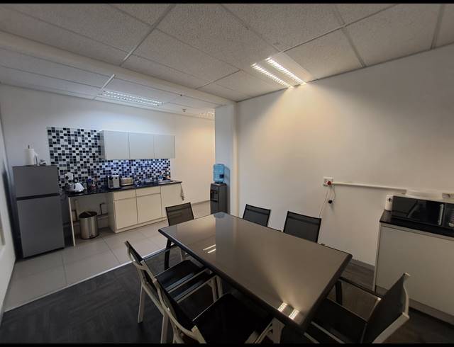 279M² OFFICE TO LET IN SANDHURST